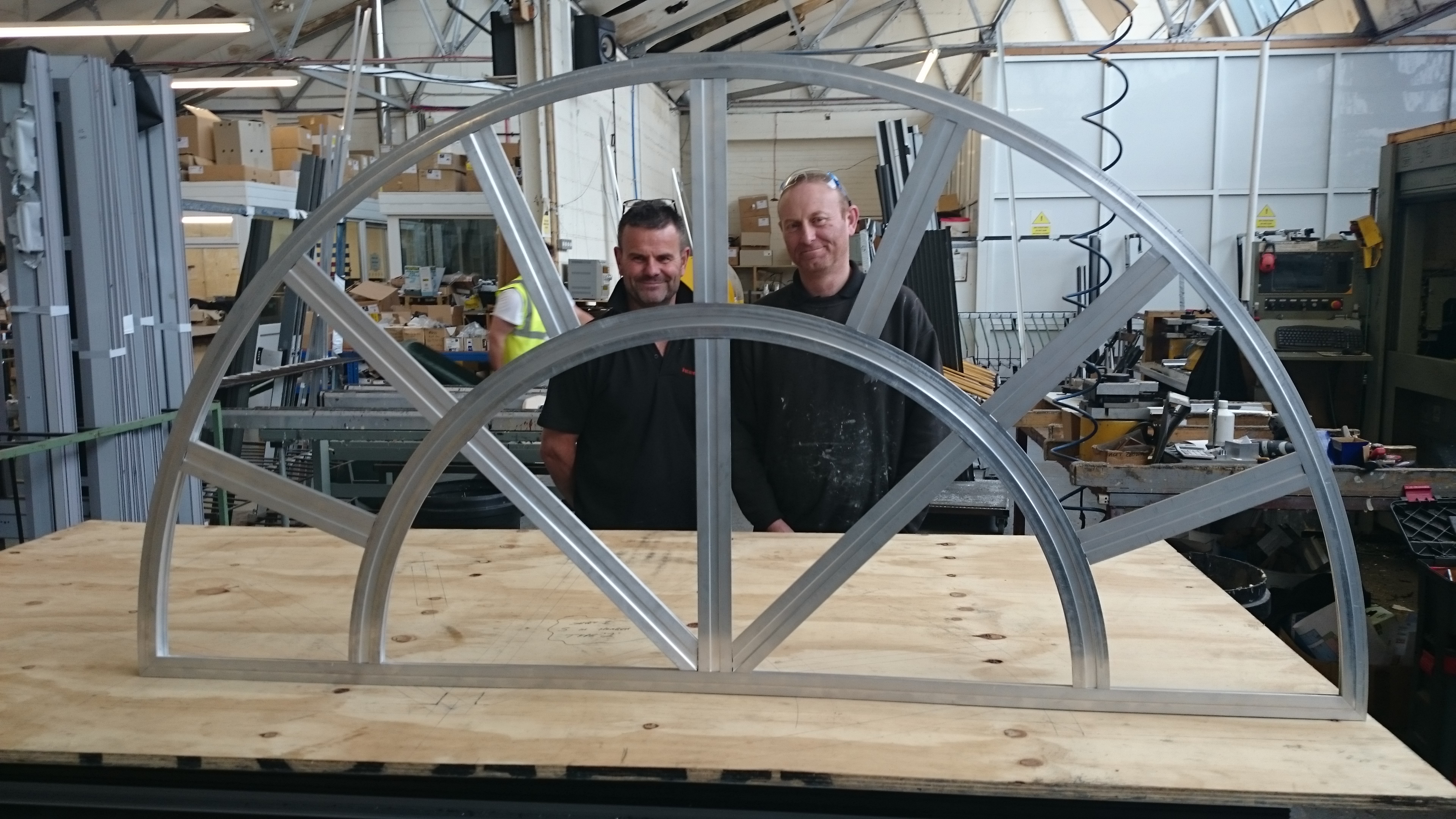 Curved aluminium fixed light